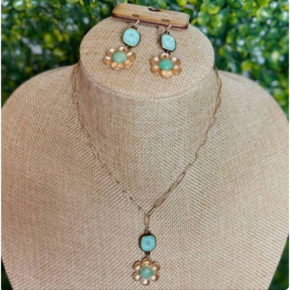 NEW PINK PANACHE women's flower pendant necklace in mint